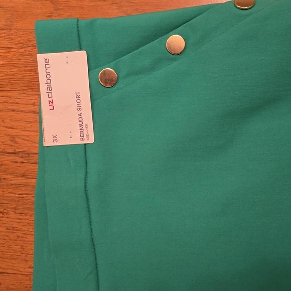 LIZ CLAIBORNE BRAND WOMEN'S PLUS PULL-ON GREEN BERMUDA MID-RISE SHORTS SIZE 3X - Picture 3 of 12
